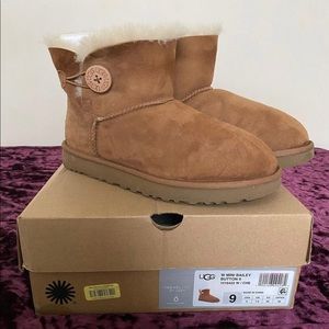 UGG boots the mini Bailey button style!